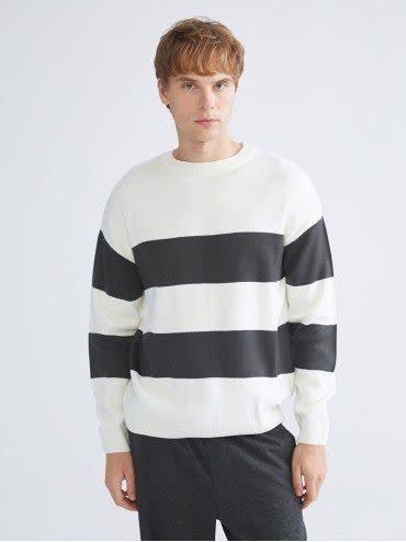 بافت وینگر ارجینال_ سفید با خطوط طوسی-یقه گرد