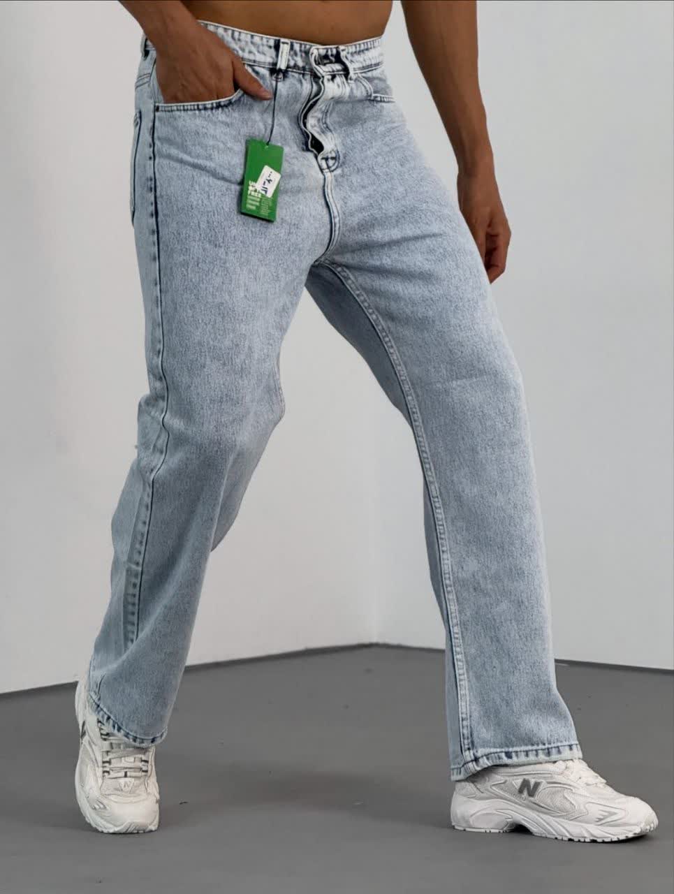 شلوار جین راسته کش آبی یخی با تنخوری و جنسی بی‌نظیر | انتخاب خاص‌پسندها