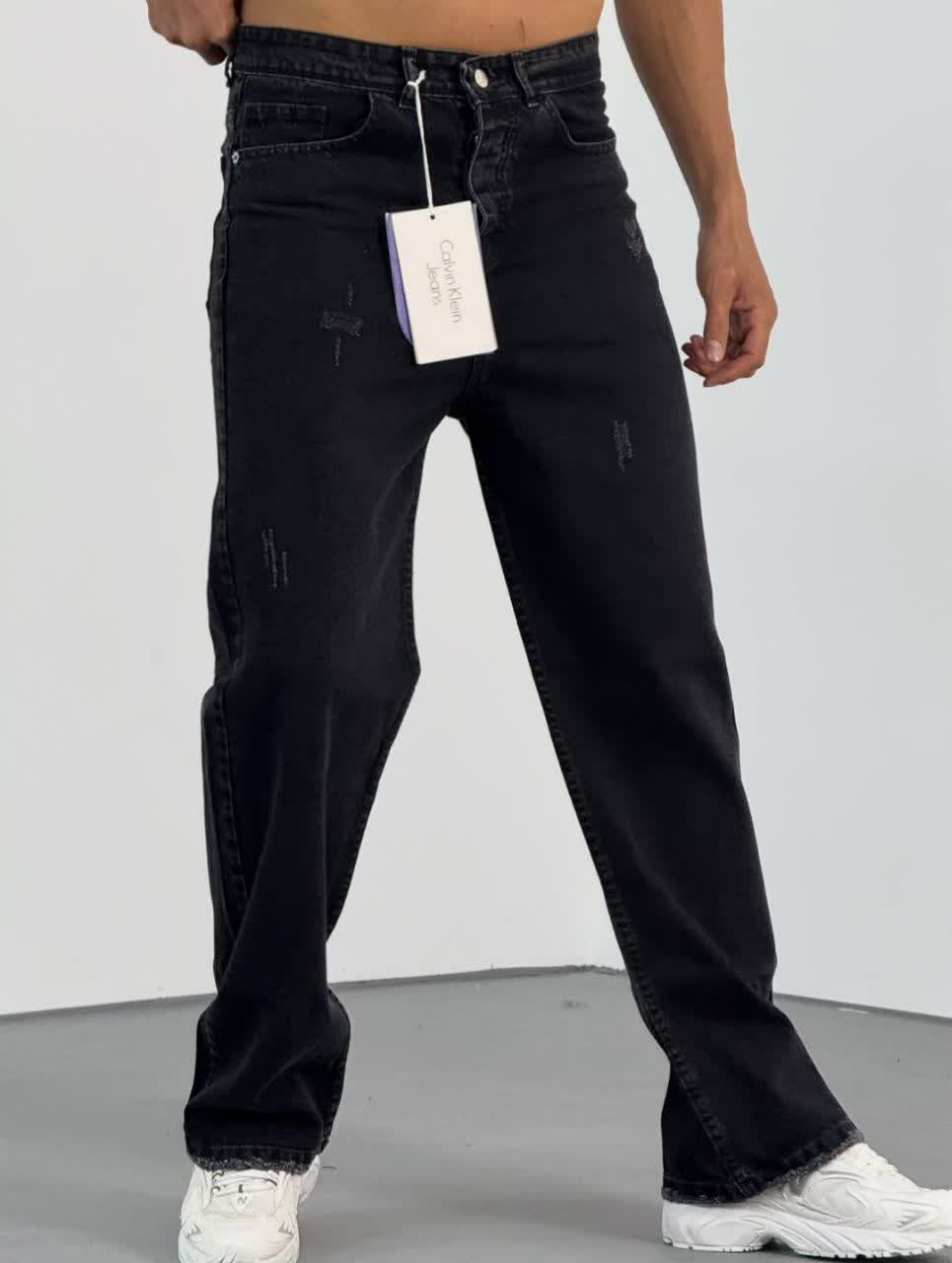 شلوار جین مام فیت ذغالی تیره با تنخوری و جنسی بی‌نظیر | انتخاب خاص‌پسندها